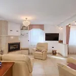 Dina Trgetari