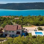 Dina Trgetari
