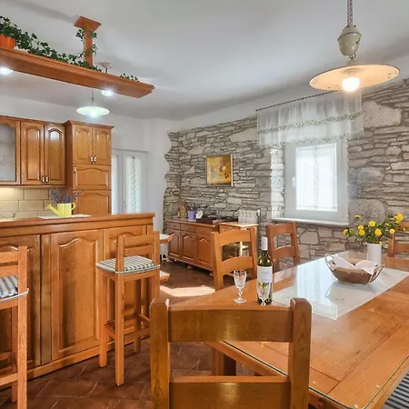 Dina Holiday home Trgetari