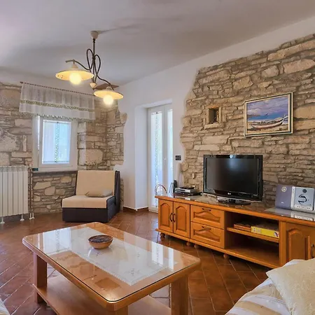 Holiday home Dina Trgetari