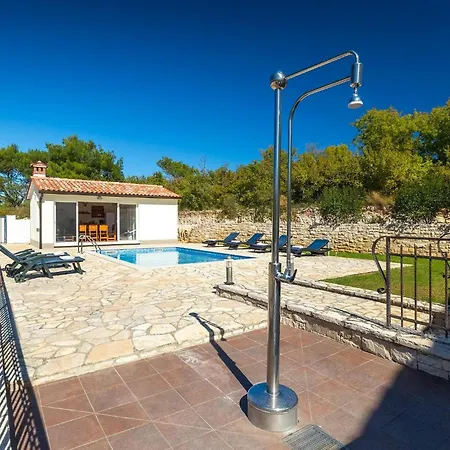 Holiday home Dina Trgetari
